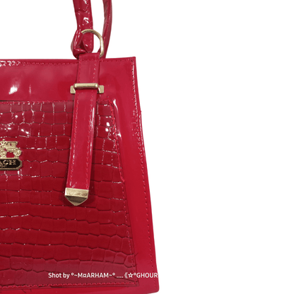 Chic Contrast - Stylish Handbag in Red Design