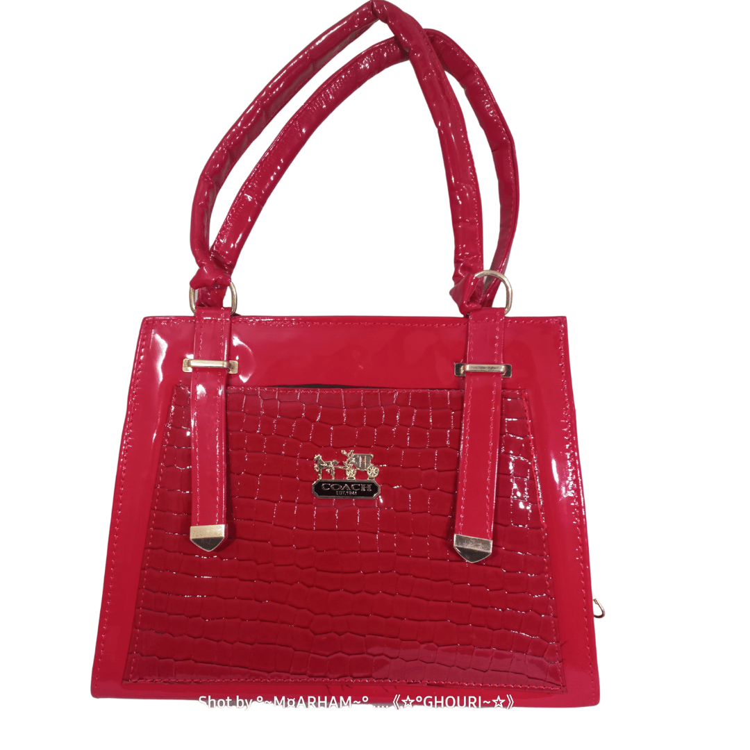 Chic Contrast - Stylish Handbag in Red Design