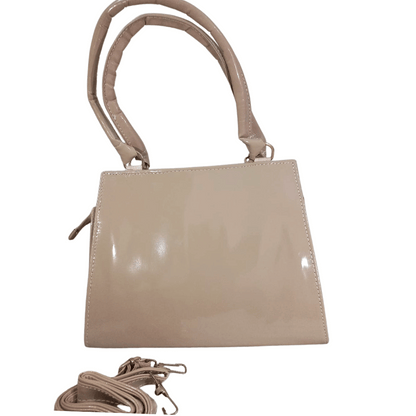 Chic Contrast - Stylish Handbag in Beige-White Design